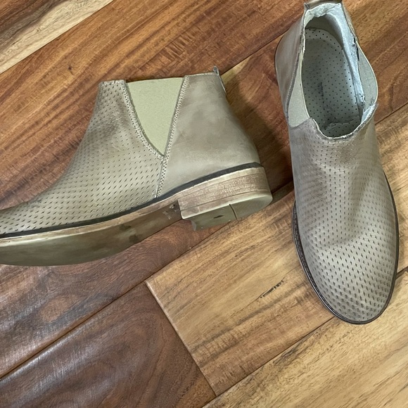 Italian Leather Size 9 Tan Ankle Boots - Picture 2 of 4